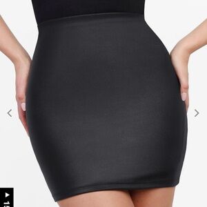 🔘Poplilush Shapewear Faux Leather Butt Lifting Mini Skirt